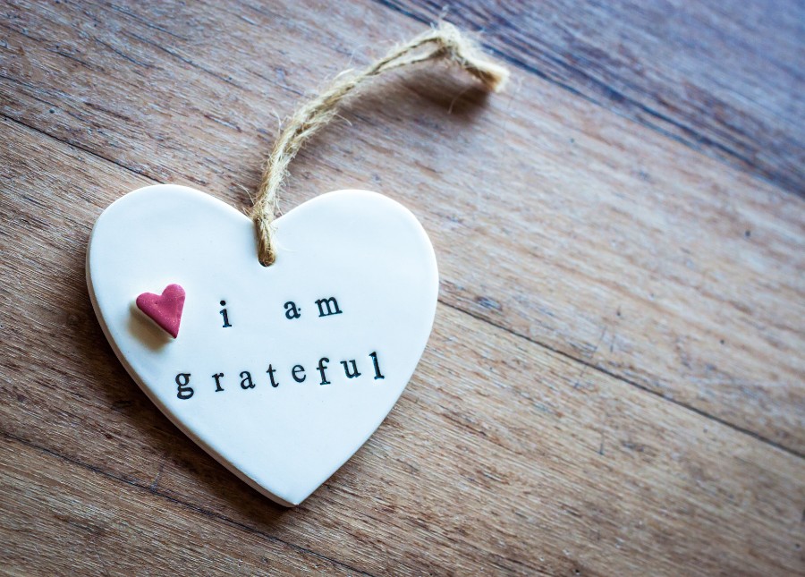 heart charm with words, "i am grateful"